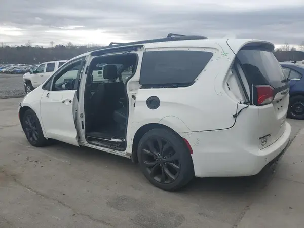 2C4RC1BGXJR165401 2018 CHRYSLER PACIFICA - Image 2