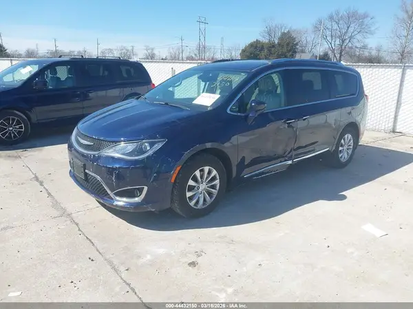 2C4RC1BGXJR174521 2018 CHRYSLER PACIFICA - Image 2