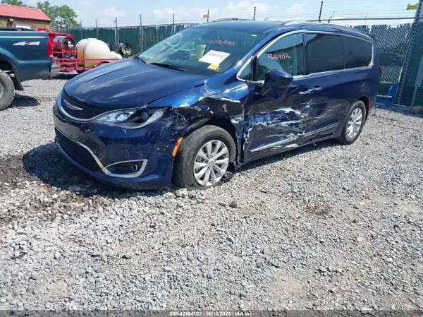 2C4RC1BGXJR194042 2018 CHRYSLER PACIFICA - Image 2