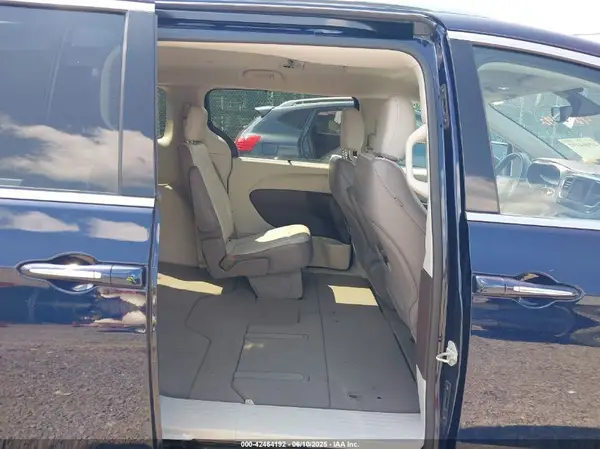 2C4RC1BGXJR194042 2018 CHRYSLER PACIFICA - Image 8