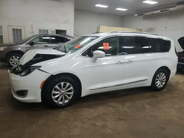2C4RC1BGXJR210773 2018 CHRYSLER PACIFICA - Image 1