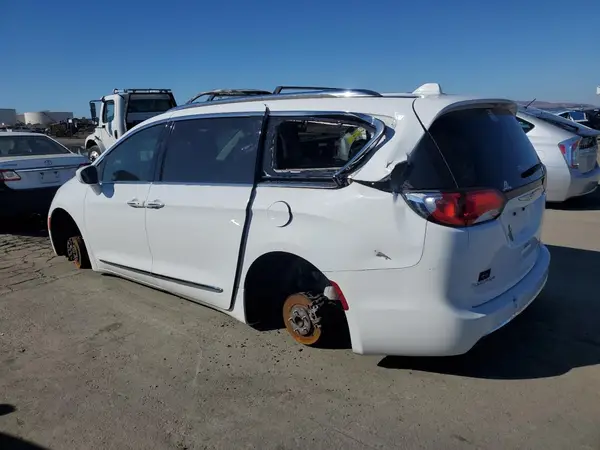 2C4RC1BGXJR211325 2018 CHRYSLER PACIFICA - Image 2