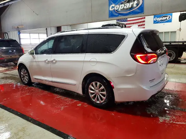 2C4RC1BGXJR212670 2018 CHRYSLER PACIFICA - Image 2