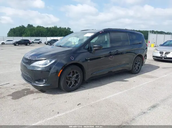 2C4RC1BGXJR214354 2018 CHRYSLER PACIFICA - Image 2