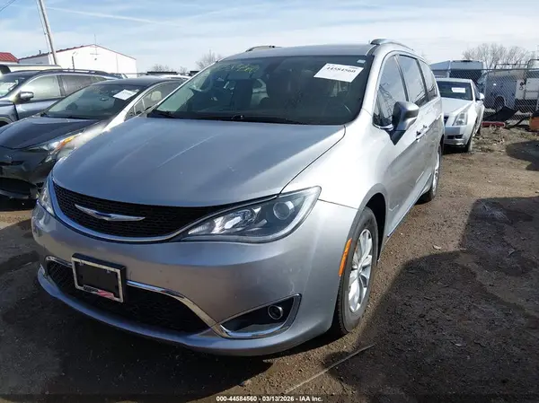 2C4RC1BGXJR217304 2018 CHRYSLER PACIFICA - Image 2
