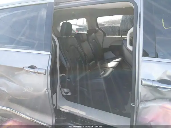 2C4RC1BGXJR217304 2018 CHRYSLER PACIFICA - Image 8