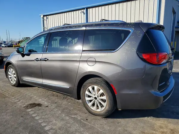 2C4RC1BGXJR217836 2018 CHRYSLER PACIFICA - Image 2