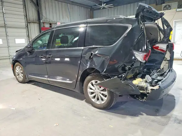 2C4RC1BGXJR233518 2018 CHRYSLER PACIFICA - Image 2