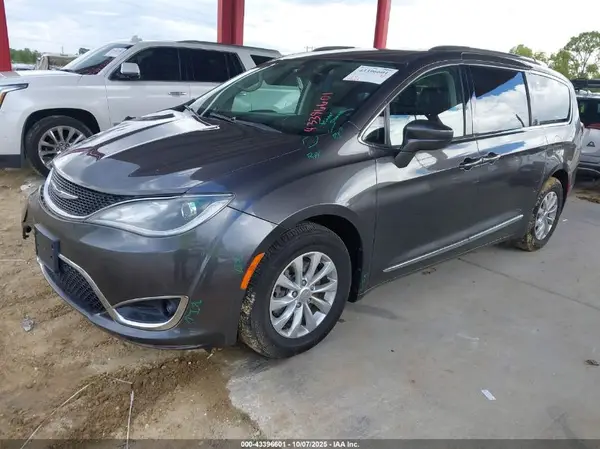 2C4RC1BGXJR246253 2018 CHRYSLER PACIFICA - Image 2