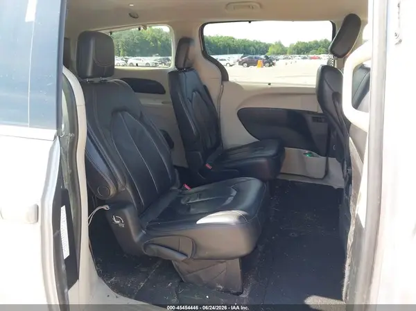 2C4RC1BGXJR246575 2018 CHRYSLER PACIFICA - Image 8