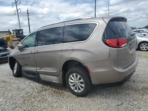 2C4RC1BGXJR247984 2018 CHRYSLER PACIFICA - Image 2