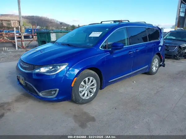 2C4RC1BGXJR260735 2018 CHRYSLER PACIFICA - Image 2
