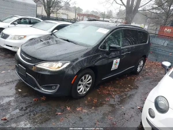 2C4RC1BGXJR260928 2018 CHRYSLER PACIFICA - Image 2