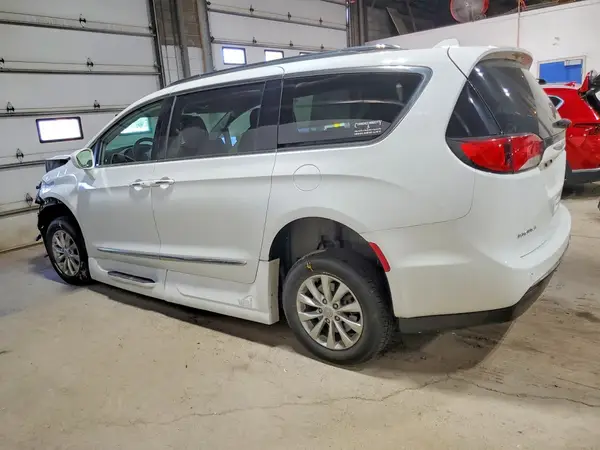 2C4RC1BGXJR269466 2018 CHRYSLER PACIFICA - Image 2