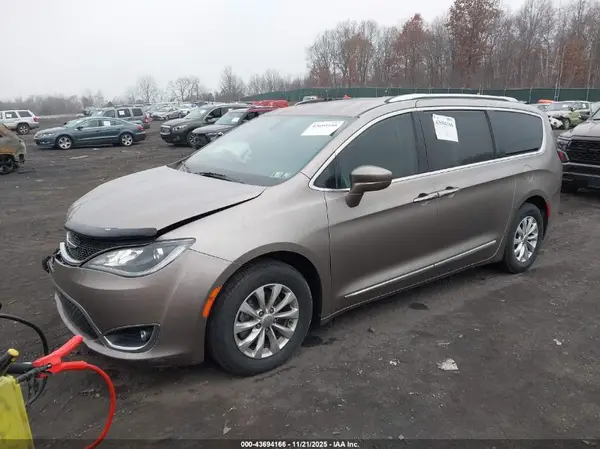 2C4RC1BGXJR274375 2018 CHRYSLER PACIFICA - Image 2