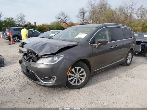 2C4RC1BGXJR280404 2018 CHRYSLER PACIFICA - Image 2