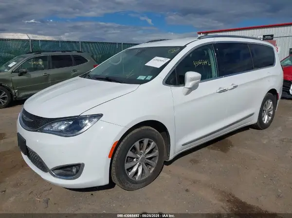 2C4RC1BGXJR280631 2018 CHRYSLER PACIFICA - Image 2