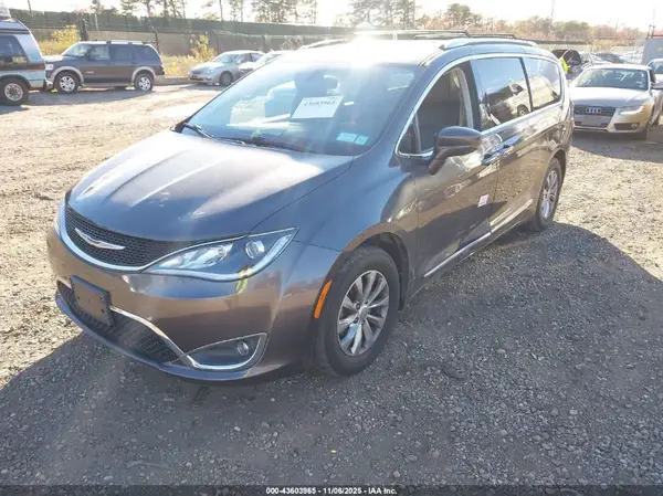 2C4RC1BGXJR294772 2018 CHRYSLER PACIFICA - Image 2