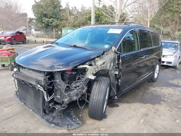 2C4RC1BGXJR316964 2018 CHRYSLER PACIFICA - Image 2