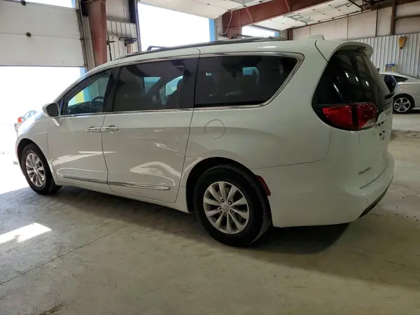 2C4RC1BGXJR317323 2018 CHRYSLER PACIFICA - Image 2