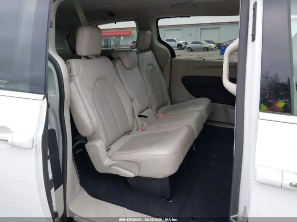 2C4RC1BGXJR338043 2018 CHRYSLER PACIFICA - Image 8
