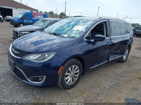 2C4RC1BGXJR350631 2018 CHRYSLER PACIFICA - Image 2