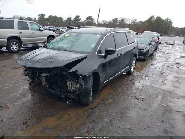 2C4RC1BGXJR353013 2018 CHRYSLER PACIFICA - Image 2