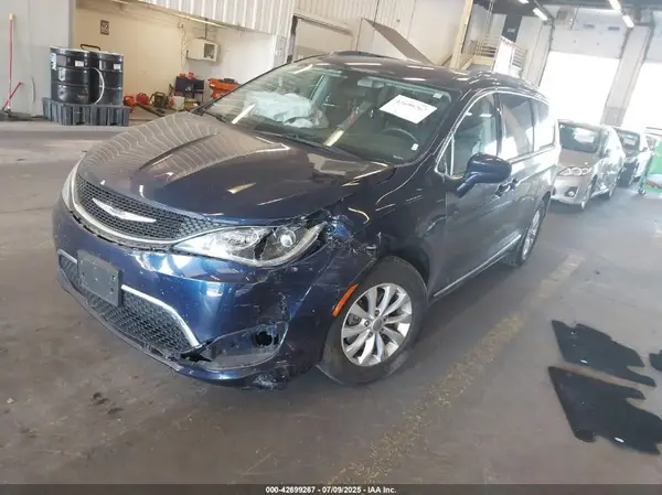 2C4RC1BGXJR353609 2018 CHRYSLER PACIFICA - Image 2