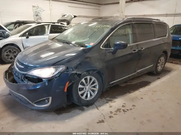 2C4RC1BGXKR537417 2019 CHRYSLER PACIFICA - Image 2