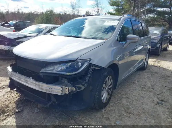 2C4RC1BGXKR548014 2019 CHRYSLER PACIFICA - Image 2