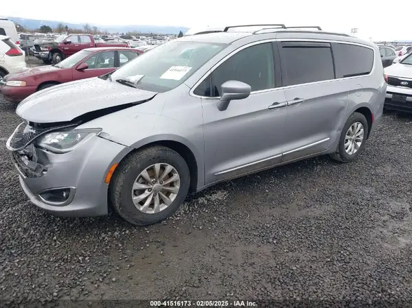 2C4RC1BGXKR561510 2019 CHRYSLER PACIFICA - Image 2