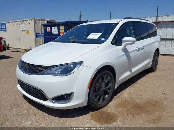 2C4RC1BGXKR567162 2019 CHRYSLER PACIFICA - Image 2