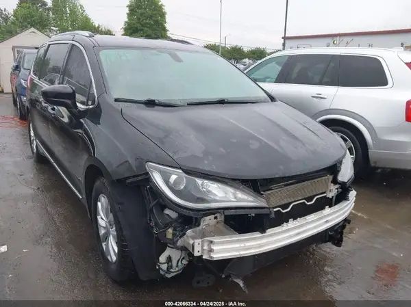2C4RC1BGXKR592949 2019 CHRYSLER PACIFICA - Image 1