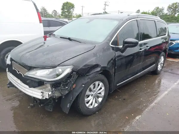2C4RC1BGXKR592949 2019 CHRYSLER PACIFICA - Image 2