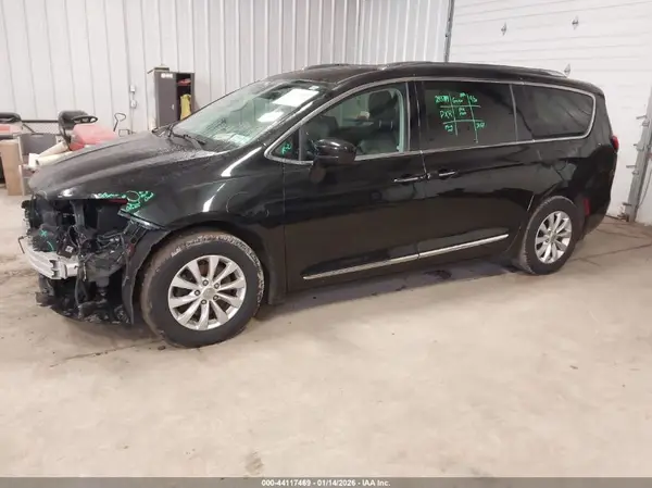 2C4RC1BGXKR597469 2019 CHRYSLER PACIFICA - Image 2
