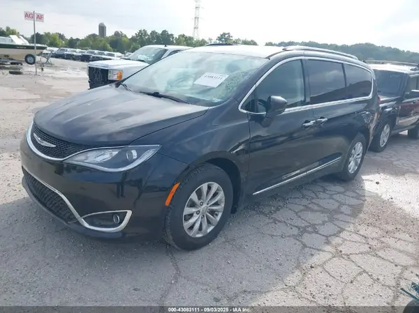 2C4RC1BGXKR625755 2019 CHRYSLER PACIFICA - Image 2