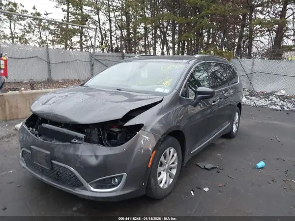 2C4RC1BGXKR625836 2019 CHRYSLER PACIFICA - Image 2
