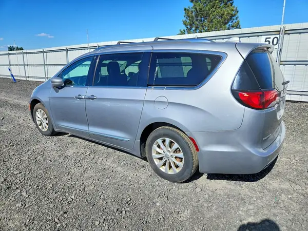 2C4RC1BGXKR626632 2019 CHRYSLER PACIFICA - Image 2