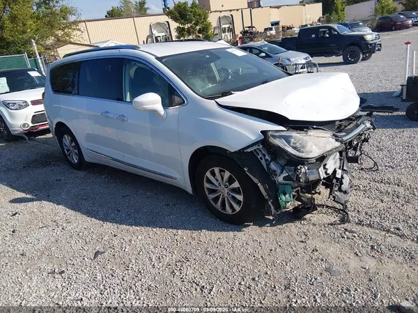2C4RC1BGXKR665981 2019 CHRYSLER PACIFICA