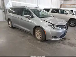 2C4RC1BGXKR666452 2019 CHRYSLER PACIFICA