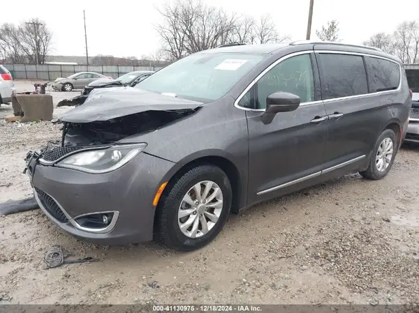 2C4RC1BGXKR715357 2019 CHRYSLER PACIFICA - Image 2