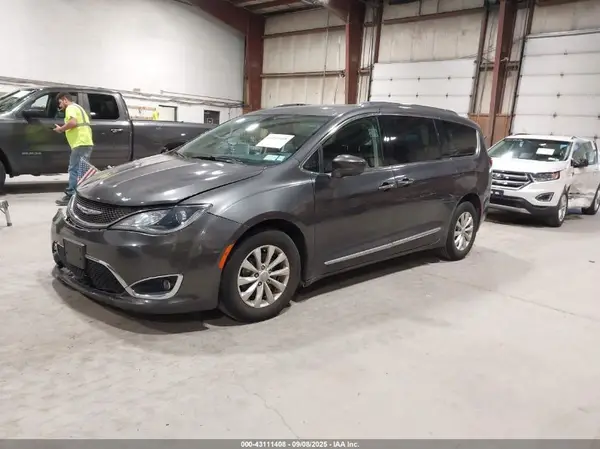 2C4RC1BGXKR715410 2019 CHRYSLER PACIFICA - Image 2