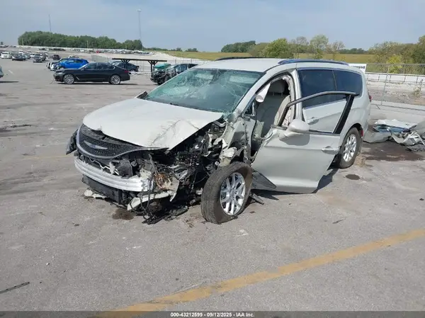 2C4RC1BGXLR132482 2020 CHRYSLER PACIFICA - Image 2