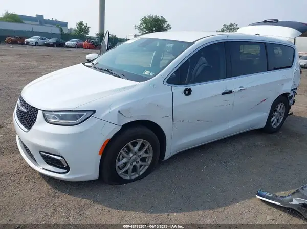 2C4RC1BGXPR509365 2023 CHRYSLER PACIFICA - Image 2
