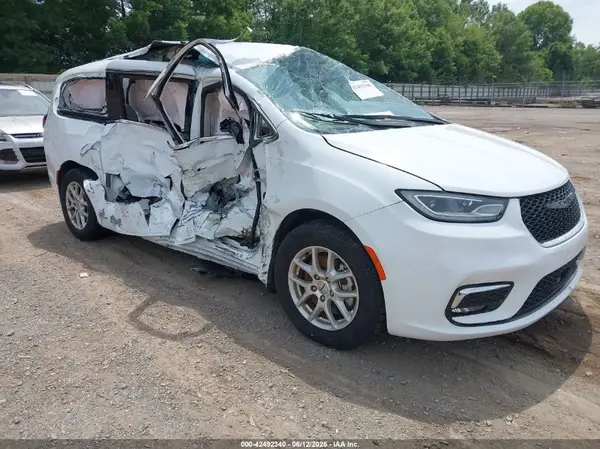 2C4RC1BGXPR531396 2023 CHRYSLER PACIFICA - Image 1