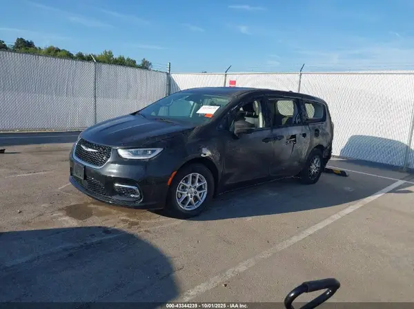 2C4RC1BGXPR533178 2023 CHRYSLER PACIFICA - Image 2