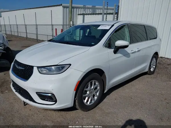 2C4RC1BGXPR615752 2023 CHRYSLER PACIFICA - Image 2