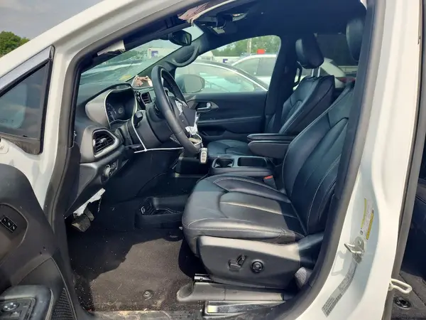 2025 CHRYSLER PACIFICA auction photo 7
