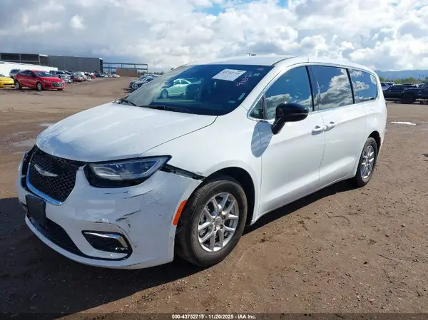 2C4RC1BGXSR554671 2025 CHRYSLER PACIFICA - Image 2