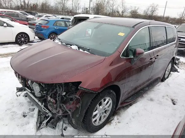 2C4RC1CG0HR677810 2017 CHRYSLER PACIFICA - Image 2